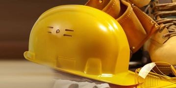 In this section you will find a wide range of <strong>personal protective equipment</strong> compliant with workplace safety regulations.<br /><br />Personal protective equipment guarantees workers' <strong>health and safety</strong> protection measures and aims to continuously improve working conditions, to reduce the possibility of accidents to workers, external collaborators or those who are even occasionally in the places of work.<br /><br />For years Gls72 has been selecting for its customers quality accident prevention articles from the best brands on the market such as Deltaplus, Cofra, Dike, Payper Work, which are able to respond to the different needs of each professional sector.<br /><br />Today we offer you a wide assortment of eye, hearing, respiratory tract, fall protection equipment, gloves, footwear, work clothing, first aid and all that can be used for your <strong>individual protection</strong> in the workplace. Our accident prevention products are the best devices that companies can adopt for the prevention of all types of accidents and occupational diseases.